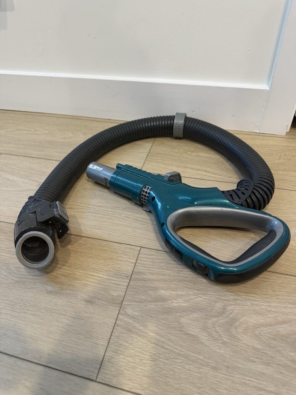 OEM Genuine SHARK NV681 NV680 Handle With Hose Assembly Vacuum Part Green